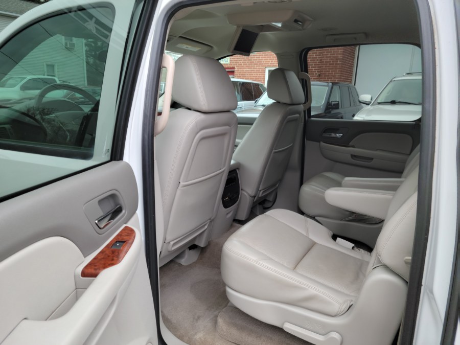 2009 Chevrolet Suburban 4WD 4dr 1500 LTZ Leather & DVD, available for sale in East Windsor, Connecticut | Toro Auto. East Windsor, Connecticut 2009 Chevrolet Suburban 4WD 4dr 1500 LTZ Leather & DVD, available for sale in East Windsor, Connecticut | Toro Auto. East Windsor, Connecticut