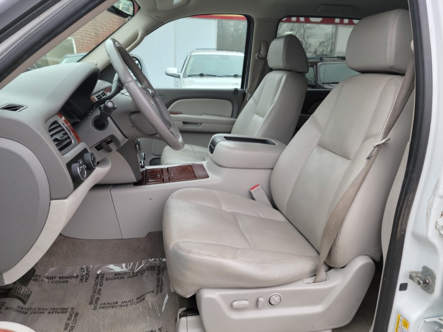 2009 Chevrolet Suburban 4WD 4dr 1500 LTZ Leather & DVD, available for sale in East Windsor, Connecticut | Toro Auto. East Windsor, Connecticut 2009 Chevrolet Suburban 4WD 4dr 1500 LTZ Leather & DVD, available for sale in East Windsor, Connecticut | Toro Auto. East Windsor, Connecticut