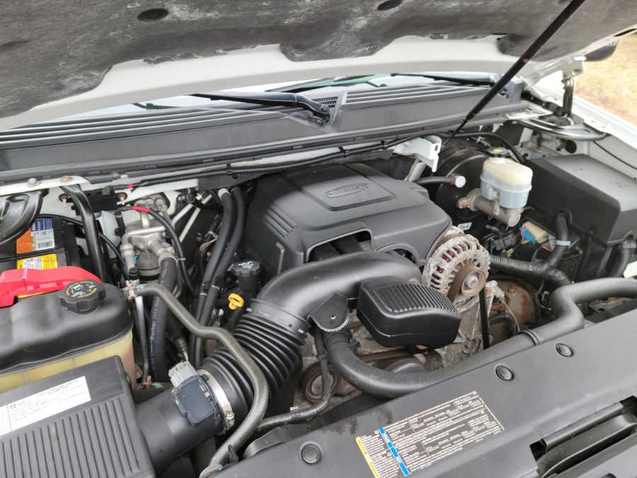 2009 Chevrolet Suburban 4WD 4dr 1500 LTZ Leather & DVD, available for sale in East Windsor, Connecticut | Toro Auto. East Windsor, Connecticut 2009 Chevrolet Suburban 4WD 4dr 1500 LTZ Leather & DVD, available for sale in East Windsor, Connecticut | Toro Auto. East Windsor, Connecticut