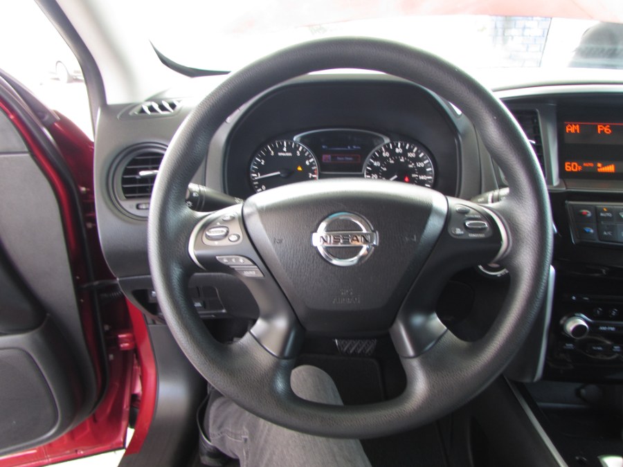 2015 Nissan Pathfinder 2WD 4dr S, available for sale in Orlando, Florida | VIP Auto Enterprise, Inc. Orlando, Florida 2015 Nissan Pathfinder 2WD 4dr S, available for sale in Orlando, Florida | VIP Auto Enterprise, Inc. Orlando, Florida