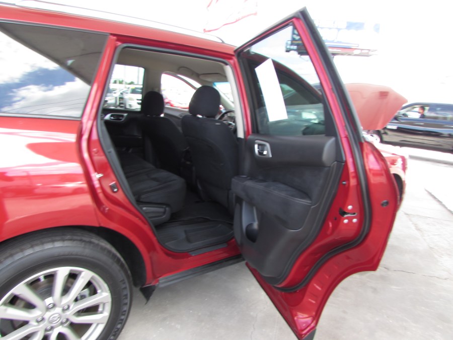 2015 Nissan Pathfinder 2WD 4dr S, available for sale in Orlando, Florida | VIP Auto Enterprise, Inc. Orlando, Florida 2015 Nissan Pathfinder 2WD 4dr S, available for sale in Orlando, Florida | VIP Auto Enterprise, Inc. Orlando, Florida
