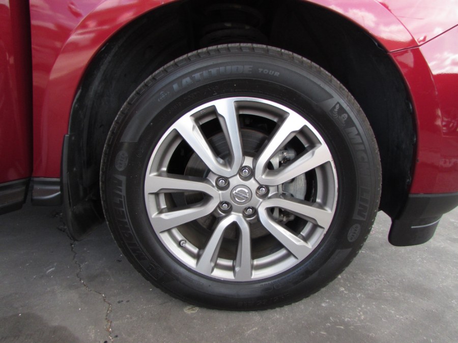 2015 Nissan Pathfinder 2WD 4dr S, available for sale in Orlando, Florida | VIP Auto Enterprise, Inc. Orlando, Florida 2015 Nissan Pathfinder 2WD 4dr S, available for sale in Orlando, Florida | VIP Auto Enterprise, Inc. Orlando, Florida