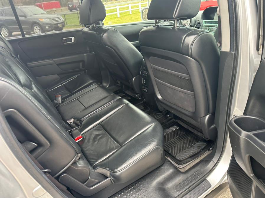 2011 Honda Pilot 4WD 4dr Touring w/RES & Navi, available for sale in South Windsor, Connecticut | Mike And Tony Auto Sales, Inc. South Windsor, Connecticut 2011 Honda Pilot 4WD 4dr Touring w/RES & Navi, available for sale in South Windsor, Connecticut | Mike And Tony Auto Sales, Inc. South Windsor, Connecticut