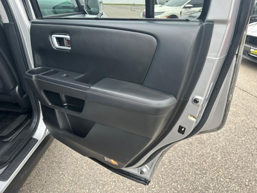 2011 Honda Pilot 4WD 4dr Touring w/RES & Navi, available for sale in South Windsor, Connecticut | Mike And Tony Auto Sales, Inc. South Windsor, Connecticut 2011 Honda Pilot 4WD 4dr Touring w/RES & Navi, available for sale in South Windsor, Connecticut | Mike And Tony Auto Sales, Inc. South Windsor, Connecticut