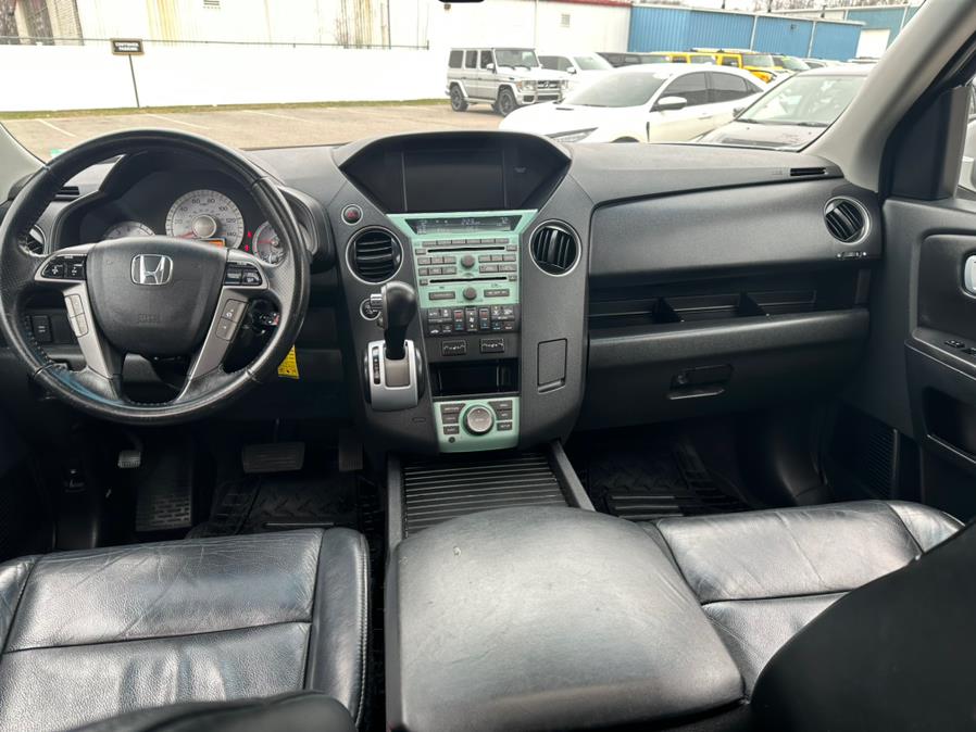 2011 Honda Pilot 4WD 4dr Touring w/RES & Navi, available for sale in South Windsor, Connecticut | Mike And Tony Auto Sales, Inc. South Windsor, Connecticut 2011 Honda Pilot 4WD 4dr Touring w/RES & Navi, available for sale in South Windsor, Connecticut | Mike And Tony Auto Sales, Inc. South Windsor, Connecticut