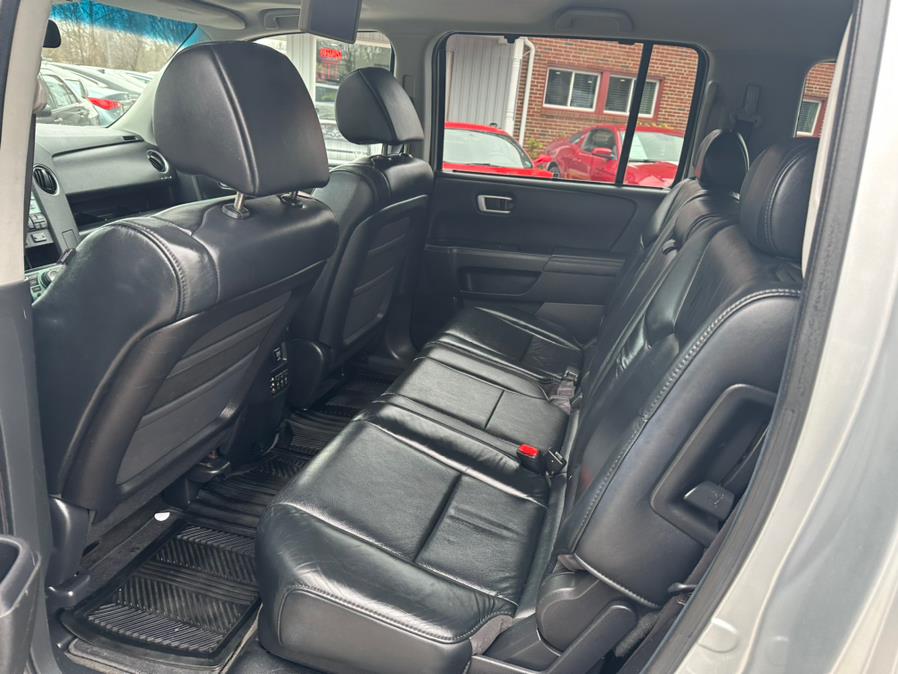 2011 Honda Pilot 4WD 4dr Touring w/RES & Navi, available for sale in South Windsor, Connecticut | Mike And Tony Auto Sales, Inc. South Windsor, Connecticut 2011 Honda Pilot 4WD 4dr Touring w/RES & Navi, available for sale in South Windsor, Connecticut | Mike And Tony Auto Sales, Inc. South Windsor, Connecticut