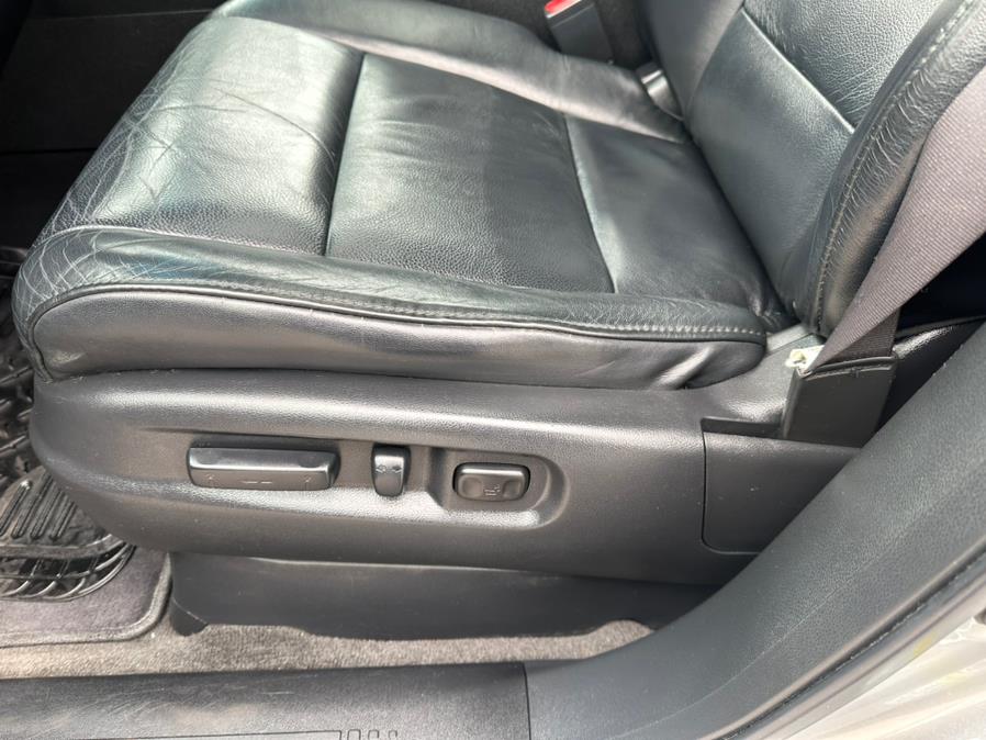 2011 Honda Pilot 4WD 4dr Touring w/RES & Navi, available for sale in South Windsor, Connecticut | Mike And Tony Auto Sales, Inc. South Windsor, Connecticut 2011 Honda Pilot 4WD 4dr Touring w/RES & Navi, available for sale in South Windsor, Connecticut | Mike And Tony Auto Sales, Inc. South Windsor, Connecticut