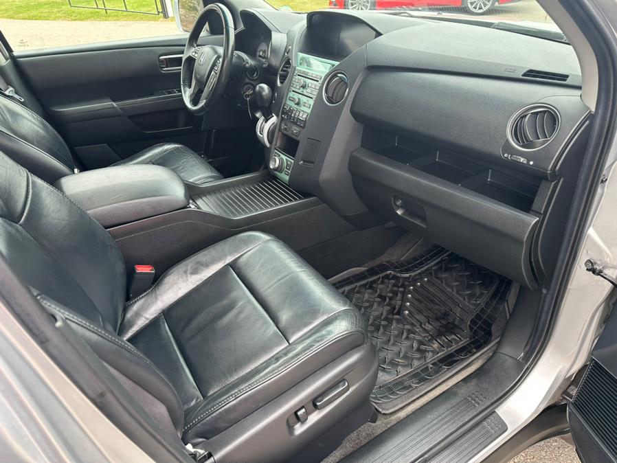 2011 Honda Pilot 4WD 4dr Touring w/RES & Navi, available for sale in South Windsor, Connecticut | Mike And Tony Auto Sales, Inc. South Windsor, Connecticut 2011 Honda Pilot 4WD 4dr Touring w/RES & Navi, available for sale in South Windsor, Connecticut | Mike And Tony Auto Sales, Inc. South Windsor, Connecticut