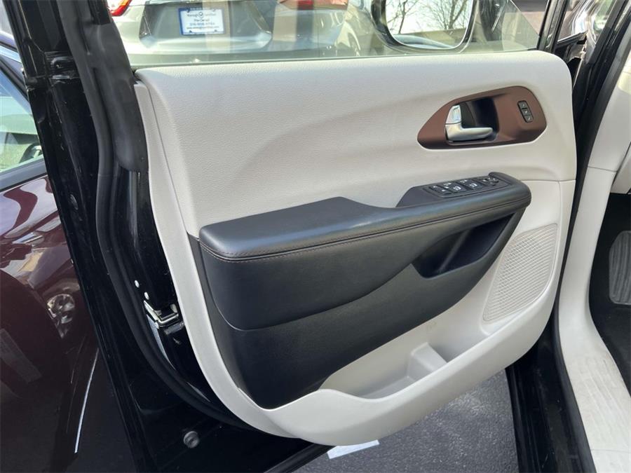 2020 Chrysler Pacifica Limited, available for sale in Wantagh, New York | Wantagh Certified. Wantagh, New York 2020 Chrysler Pacifica Limited, available for sale in Wantagh, New York | Wantagh Certified. Wantagh, New York