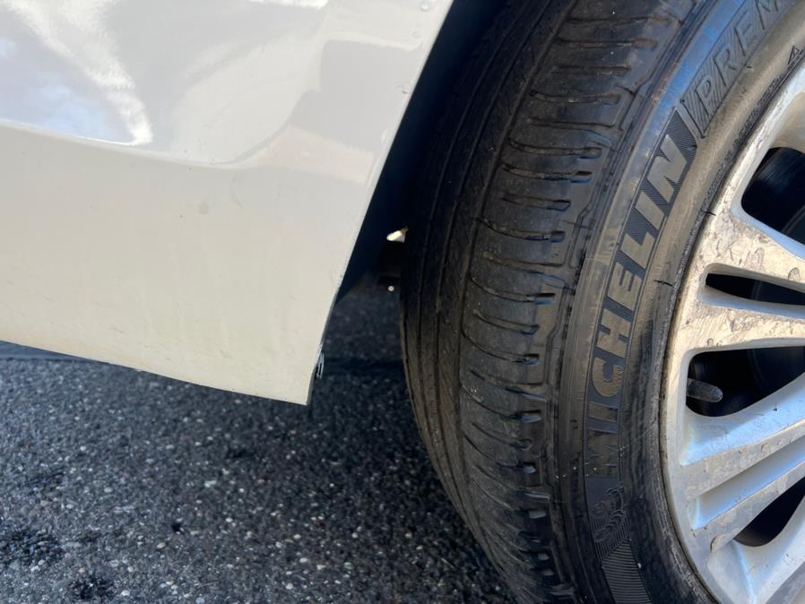 2013 Chrysler 300 4dr Sdn AWD, available for sale in Waterbury, Connecticut | Platinum Auto Care. Waterbury, Connecticut 2013 Chrysler 300 4dr Sdn AWD, available for sale in Waterbury, Connecticut | Platinum Auto Care. Waterbury, Connecticut