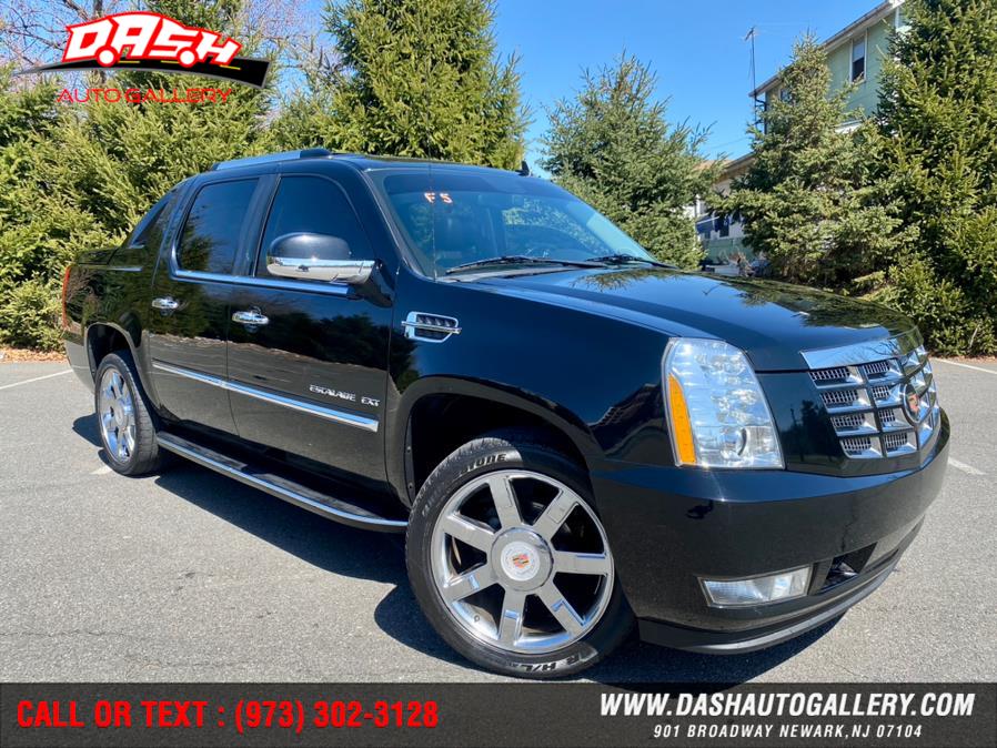 2013 Cadillac Escalade EXT AWD 4dr Luxury, available for sale in Newark, New Jersey | Dash Auto Gallery Inc.. Newark, New Jersey