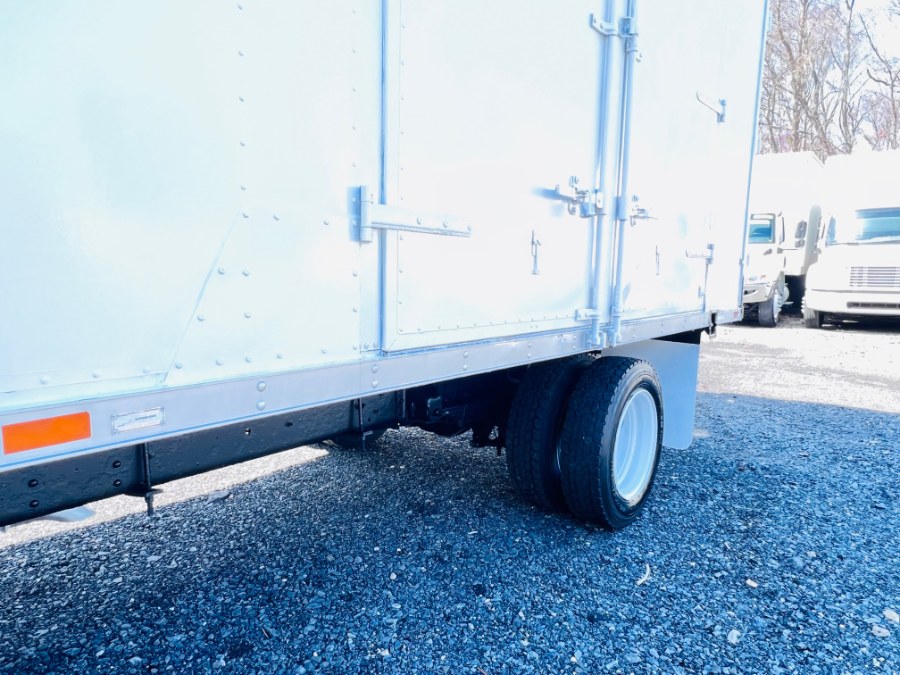 2005 Chevrolet CC4500 14 FEET DRY BOX + SIDE DOORS + V8 GAS + NO CDL, available for sale in South Amboy, New Jersey | NJ Truck Spot. South Amboy, New Jersey 2005 Chevrolet CC4500 14 FEET DRY BOX + SIDE DOORS + V8 GAS + NO CDL, available for sale in South Amboy, New Jersey | NJ Truck Spot. South Amboy, New Jersey