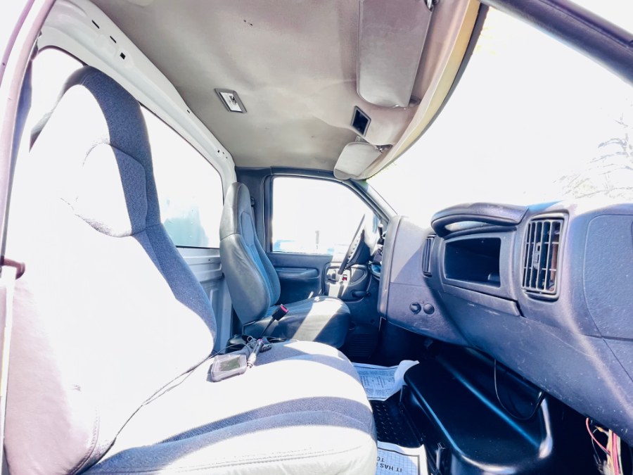 2005 Chevrolet CC4500 14 FEET DRY BOX + SIDE DOORS + V8 GAS + NO CDL, available for sale in South Amboy, New Jersey | NJ Truck Spot. South Amboy, New Jersey 2005 Chevrolet CC4500 14 FEET DRY BOX + SIDE DOORS + V8 GAS + NO CDL, available for sale in South Amboy, New Jersey | NJ Truck Spot. South Amboy, New Jersey