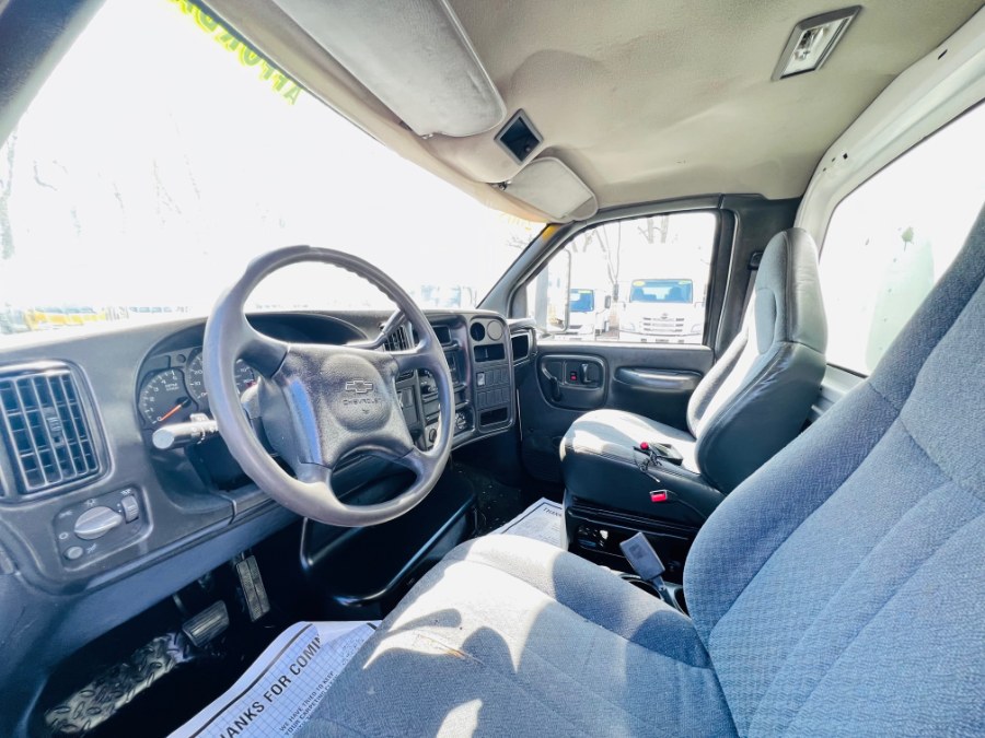 2005 Chevrolet CC4500 14 FEET DRY BOX + SIDE DOORS + V8 GAS + NO CDL, available for sale in South Amboy, New Jersey | NJ Truck Spot. South Amboy, New Jersey 2005 Chevrolet CC4500 14 FEET DRY BOX + SIDE DOORS + V8 GAS + NO CDL, available for sale in South Amboy, New Jersey | NJ Truck Spot. South Amboy, New Jersey
