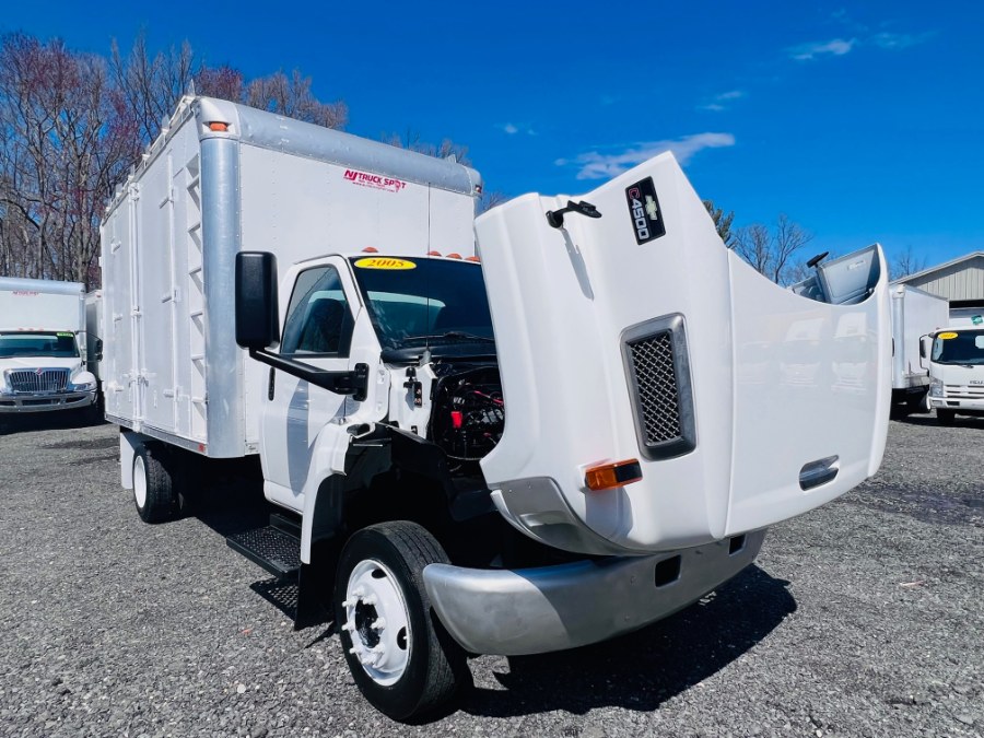 2005 Chevrolet CC4500 14 FEET DRY BOX + SIDE DOORS + V8 GAS + NO CDL, available for sale in South Amboy, New Jersey | NJ Truck Spot. South Amboy, New Jersey 2005 Chevrolet CC4500 14 FEET DRY BOX + SIDE DOORS + V8 GAS + NO CDL, available for sale in South Amboy, New Jersey | NJ Truck Spot. South Amboy, New Jersey
