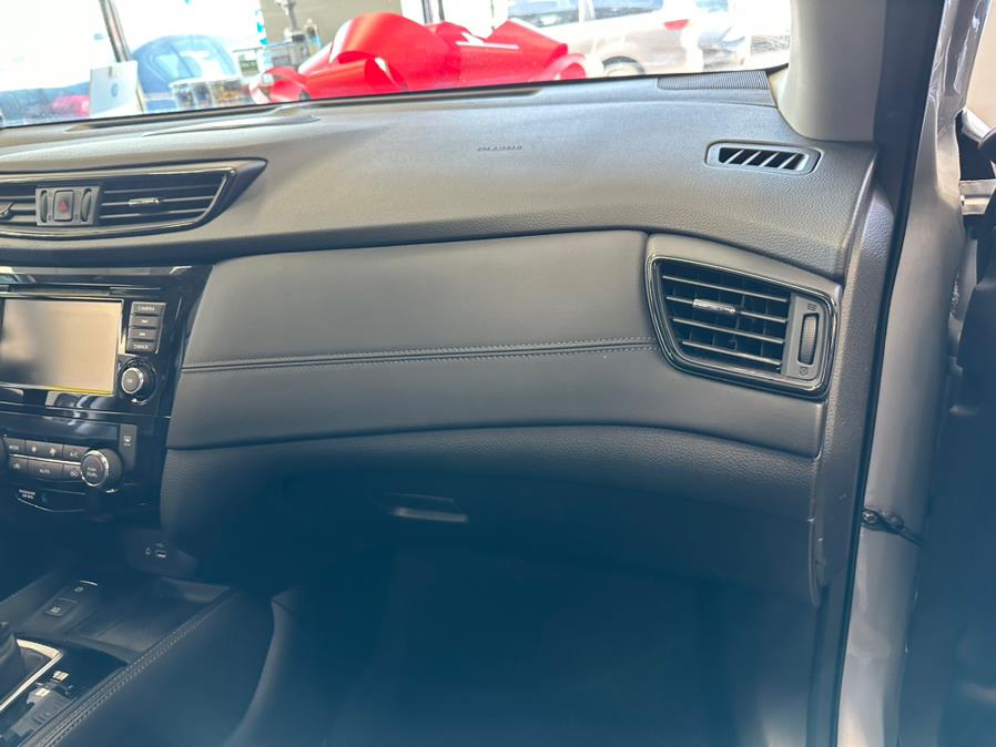 2019 Nissan Rogue AWD SL, available for sale in Inwood, New York | 5 Towns Drive. Inwood, New York 2019 Nissan Rogue AWD SL, available for sale in Inwood, New York | 5 Towns Drive. Inwood, New York