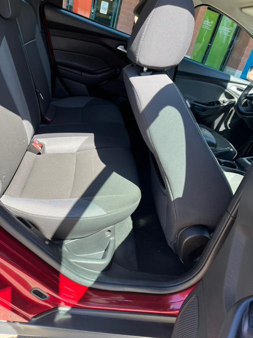 2013 Ford Focus 5dr HB SE, available for sale in New Britain, Connecticut | Supreme Automotive. New Britain, Connecticut 2013 Ford Focus 5dr HB SE, available for sale in New Britain, Connecticut | Supreme Automotive. New Britain, Connecticut
