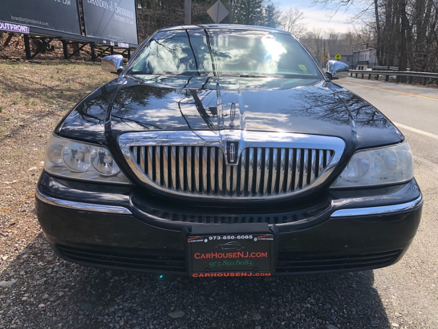 2007 Lincoln Town Car 4dr Sdn Signature, available for sale in Bloomingdale, New Jersey | Bloomingdale Auto Group. Bloomingdale, New Jersey