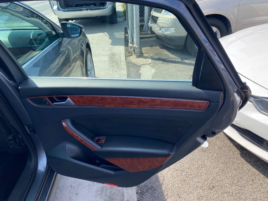 2012 Volkswagen Passat 4dr Sdn 3.6L V6 DSG SE w/Sunroof, available for sale in Middle Village, New York | Middle Village Motors . Middle Village, New York 2012 Volkswagen Passat 4dr Sdn 3.6L V6 DSG SE w/Sunroof, available for sale in Middle Village, New York | Middle Village Motors . Middle Village, New York