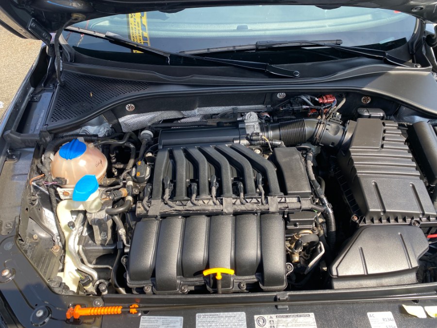 2012 Volkswagen Passat 4dr Sdn 3.6L V6 DSG SE w/Sunroof, available for sale in Middle Village, New York | Middle Village Motors . Middle Village, New York 2012 Volkswagen Passat 4dr Sdn 3.6L V6 DSG SE w/Sunroof, available for sale in Middle Village, New York | Middle Village Motors . Middle Village, New York