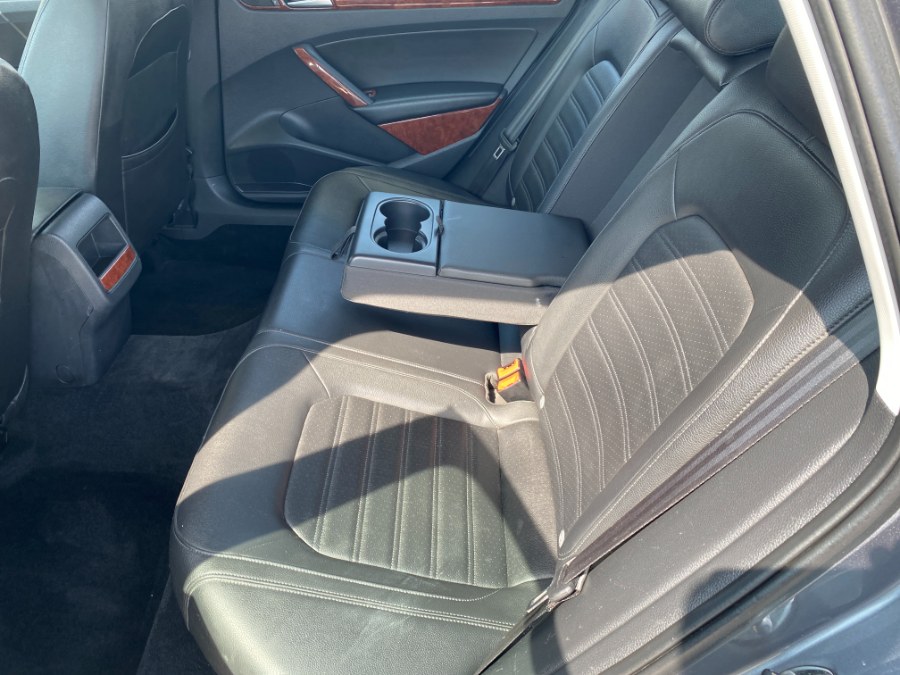 2012 Volkswagen Passat 4dr Sdn 3.6L V6 DSG SE w/Sunroof, available for sale in Middle Village, New York | Middle Village Motors . Middle Village, New York 2012 Volkswagen Passat 4dr Sdn 3.6L V6 DSG SE w/Sunroof, available for sale in Middle Village, New York | Middle Village Motors . Middle Village, New York