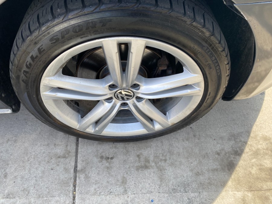 2012 Volkswagen Passat 4dr Sdn 3.6L V6 DSG SE w/Sunroof, available for sale in Middle Village, New York | Middle Village Motors . Middle Village, New York 2012 Volkswagen Passat 4dr Sdn 3.6L V6 DSG SE w/Sunroof, available for sale in Middle Village, New York | Middle Village Motors . Middle Village, New York