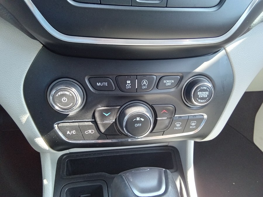 2020 Jeep Cherokee Latitude Plus FWD, available for sale in Irvington, New Jersey | NJ Used Cars Center. Irvington, New Jersey 2020 Jeep Cherokee Latitude Plus FWD, available for sale in Irvington, New Jersey | NJ Used Cars Center. Irvington, New Jersey