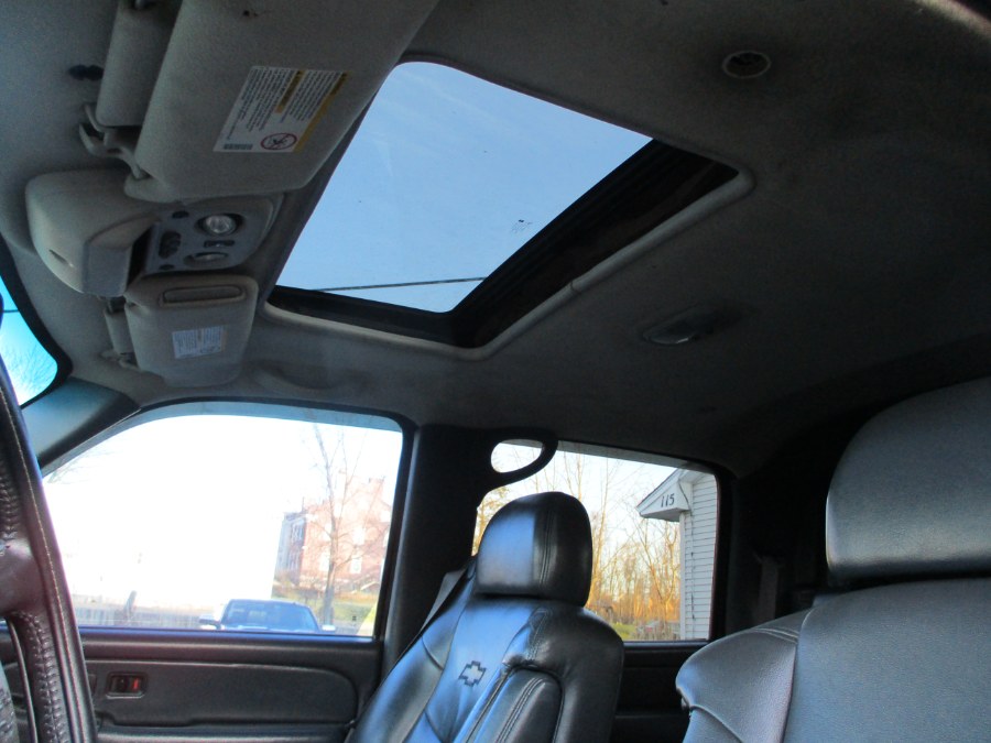 2002 Chevrolet Avalanche 1500 5dr Crew Cab 130" WB 4WD, available for sale in Suffield, Connecticut | Suffield Auto Sales. Suffield, Connecticut 2002 Chevrolet Avalanche 1500 5dr Crew Cab 130" WB 4WD, available for sale in Suffield, Connecticut | Suffield Auto Sales. Suffield, Connecticut