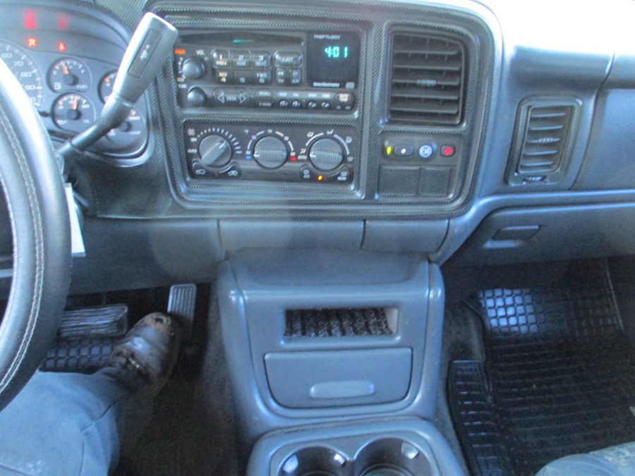 2002 Chevrolet Avalanche 1500 5dr Crew Cab 130" WB 4WD, available for sale in Suffield, Connecticut | Suffield Auto Sales. Suffield, Connecticut 2002 Chevrolet Avalanche 1500 5dr Crew Cab 130" WB 4WD, available for sale in Suffield, Connecticut | Suffield Auto Sales. Suffield, Connecticut
