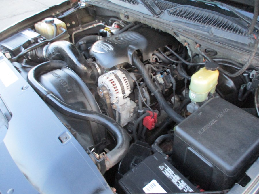 2002 Chevrolet Avalanche 1500 5dr Crew Cab 130" WB 4WD, available for sale in Suffield, Connecticut | Suffield Auto Sales. Suffield, Connecticut 2002 Chevrolet Avalanche 1500 5dr Crew Cab 130" WB 4WD, available for sale in Suffield, Connecticut | Suffield Auto Sales. Suffield, Connecticut
