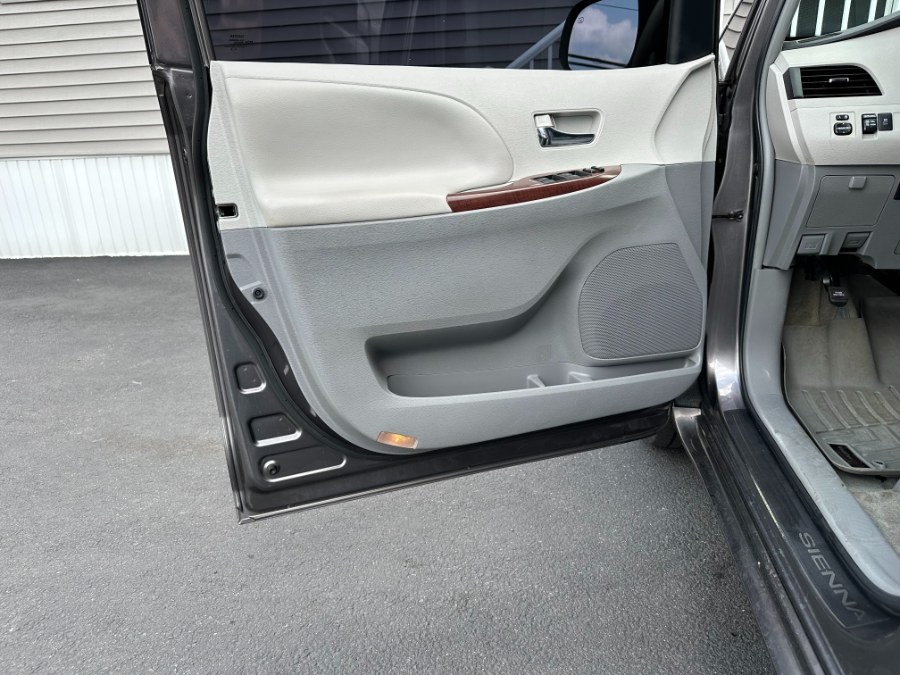 2012 Toyota Sienna 5dr 7-Pass Van V6 XLE FWD, available for sale in Paterson, New Jersey | DZ Automall. Paterson, New Jersey 2012 Toyota Sienna 5dr 7-Pass Van V6 XLE FWD, available for sale in Paterson, New Jersey | DZ Automall. Paterson, New Jersey