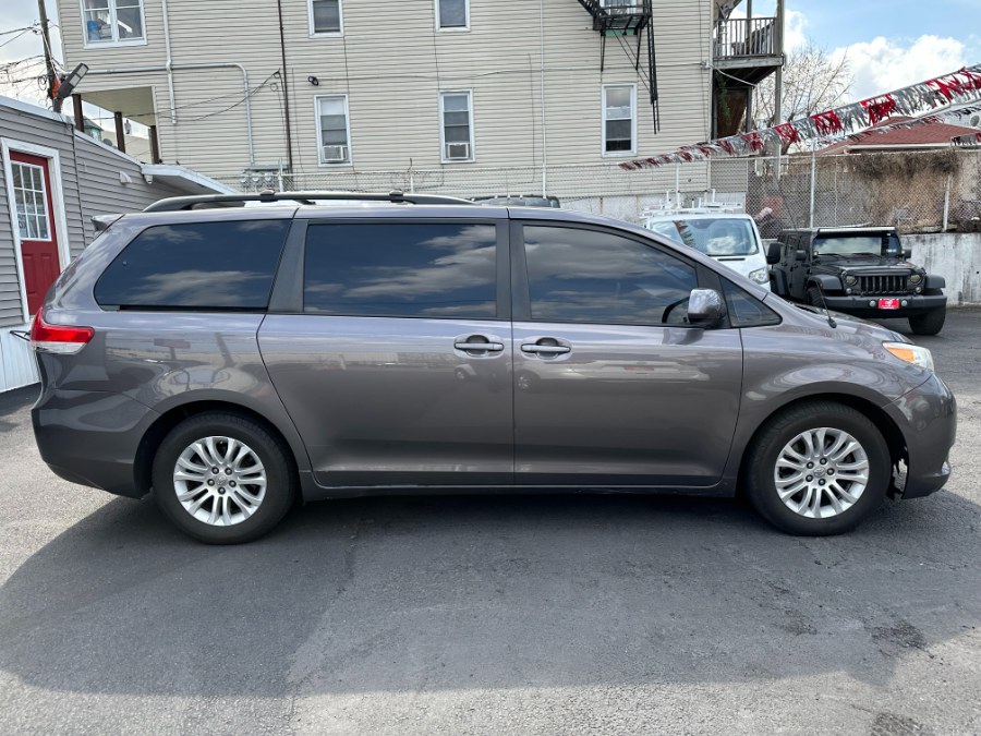 2012 Toyota Sienna 5dr 7-Pass Van V6 XLE FWD, available for sale in Paterson, New Jersey | DZ Automall. Paterson, New Jersey