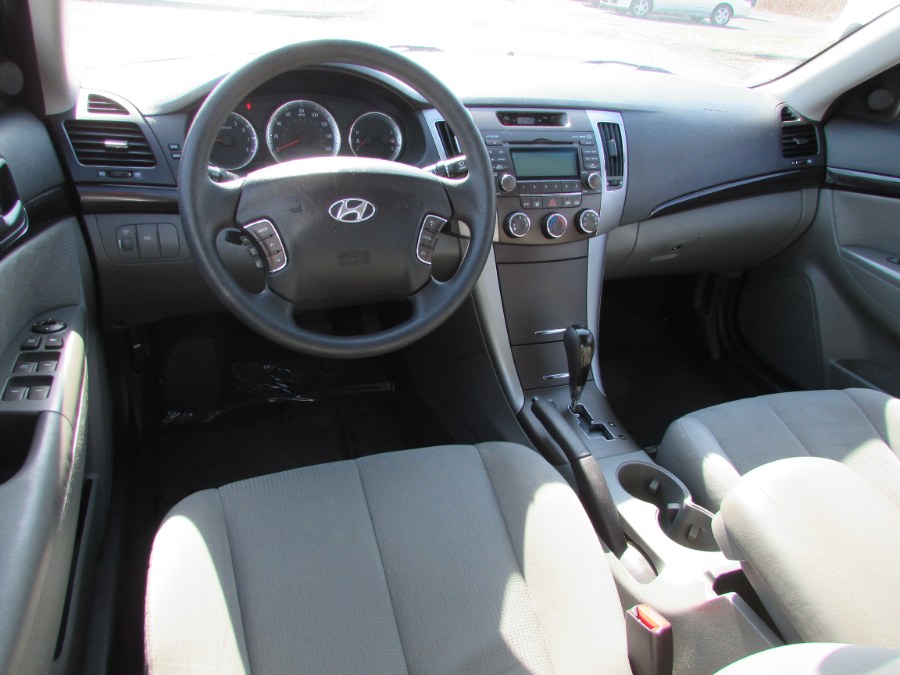 2009 Hyundai Sonata 4dr Sdn I4 Auto GLS PZEV, available for sale in East Windsor, Connecticut | United Auto Sales of E Windsor, Inc. East Windsor, Connecticut 2009 Hyundai Sonata 4dr Sdn I4 Auto GLS PZEV, available for sale in East Windsor, Connecticut | United Auto Sales of E Windsor, Inc. East Windsor, Connecticut