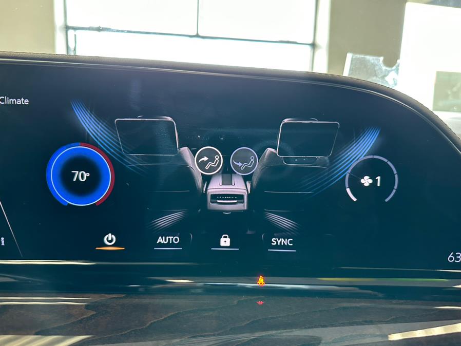 2022 Cadillac Escalade ESV 4WD 4dr Sport Platinum, available for sale in Inwood, New York | 5 Towns Drive. Inwood, New York 2022 Cadillac Escalade ESV 4WD 4dr Sport Platinum, available for sale in Inwood, New York | 5 Towns Drive. Inwood, New York