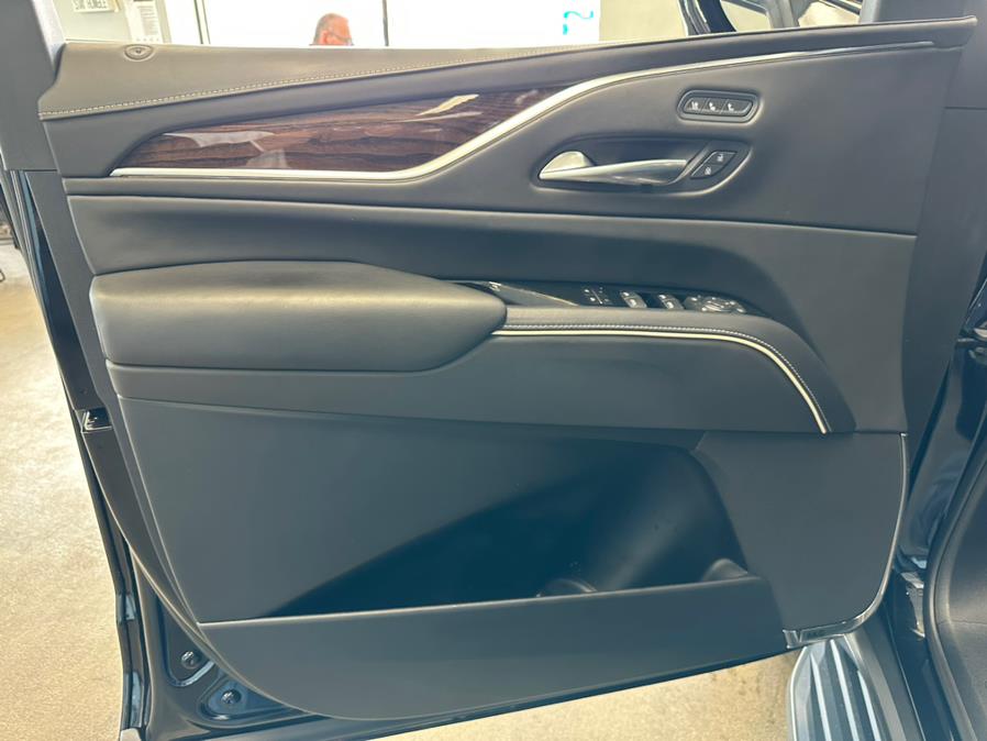 2022 Cadillac Escalade ESV 4WD 4dr Sport Platinum, available for sale in Inwood, New York | 5 Towns Drive. Inwood, New York 2022 Cadillac Escalade ESV 4WD 4dr Sport Platinum, available for sale in Inwood, New York | 5 Towns Drive. Inwood, New York