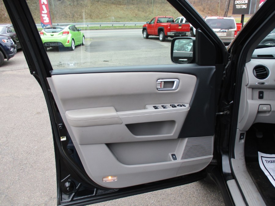 2011 Honda Pilot 4WD 4dr EX-L w/Navi, available for sale in Meriden, Connecticut | Cos Central Auto. Meriden, Connecticut 2011 Honda Pilot 4WD 4dr EX-L w/Navi, available for sale in Meriden, Connecticut | Cos Central Auto. Meriden, Connecticut