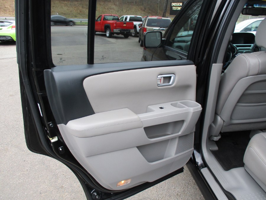 2011 Honda Pilot 4WD 4dr EX-L w/Navi, available for sale in Meriden, Connecticut | Cos Central Auto. Meriden, Connecticut 2011 Honda Pilot 4WD 4dr EX-L w/Navi, available for sale in Meriden, Connecticut | Cos Central Auto. Meriden, Connecticut