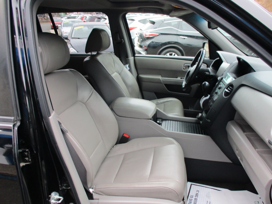 2011 Honda Pilot 4WD 4dr EX-L w/Navi, available for sale in Meriden, Connecticut | Cos Central Auto. Meriden, Connecticut 2011 Honda Pilot 4WD 4dr EX-L w/Navi, available for sale in Meriden, Connecticut | Cos Central Auto. Meriden, Connecticut