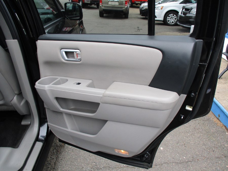 2011 Honda Pilot 4WD 4dr EX-L w/Navi, available for sale in Meriden, Connecticut | Cos Central Auto. Meriden, Connecticut 2011 Honda Pilot 4WD 4dr EX-L w/Navi, available for sale in Meriden, Connecticut | Cos Central Auto. Meriden, Connecticut