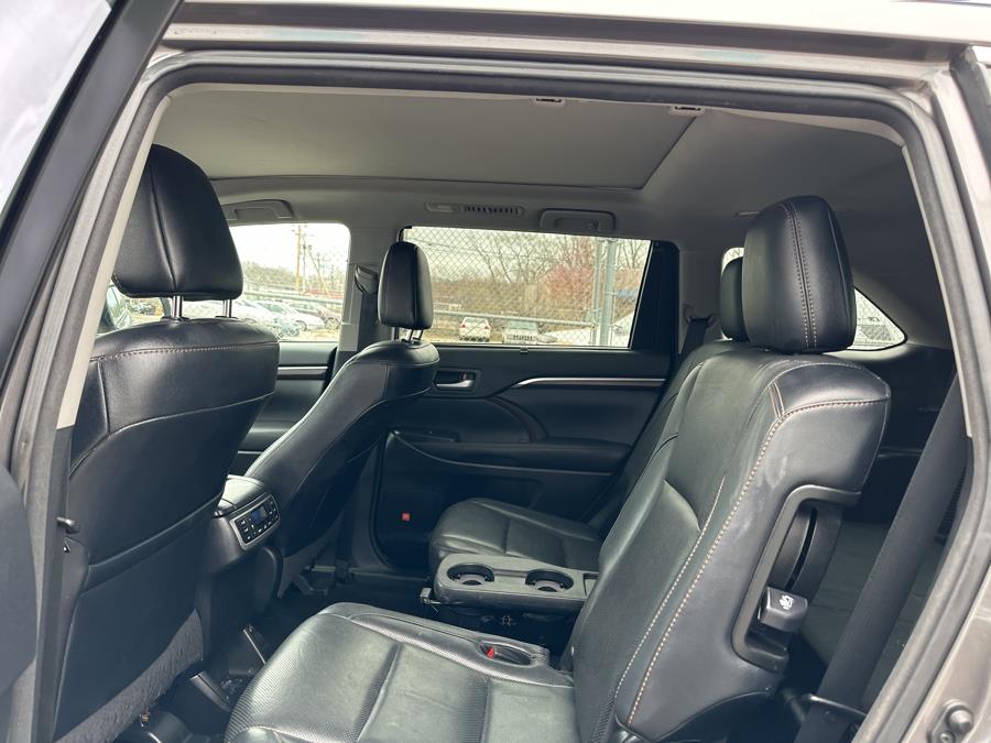 2016 Toyota Highlander FWD 4dr V6 Limited (Natl), available for sale in Milford, Connecticut | Dealertown Auto Wholesalers. Milford, Connecticut 2016 Toyota Highlander FWD 4dr V6 Limited (Natl), available for sale in Milford, Connecticut | Dealertown Auto Wholesalers. Milford, Connecticut