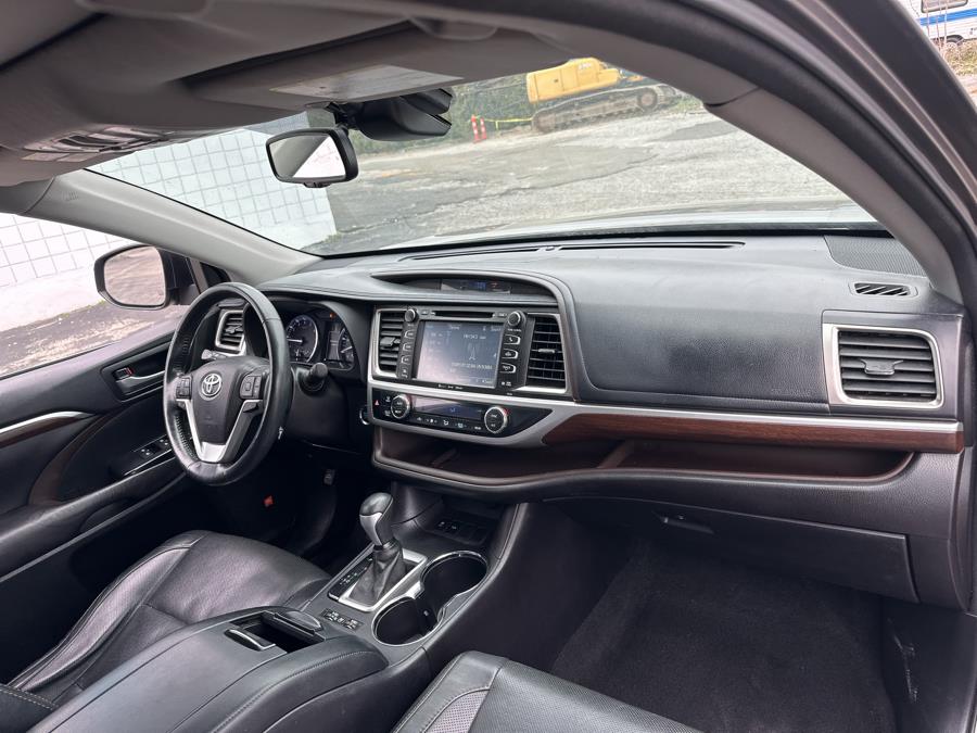 2016 Toyota Highlander FWD 4dr V6 Limited (Natl), available for sale in Milford, Connecticut | Dealertown Auto Wholesalers. Milford, Connecticut 2016 Toyota Highlander FWD 4dr V6 Limited (Natl), available for sale in Milford, Connecticut | Dealertown Auto Wholesalers. Milford, Connecticut