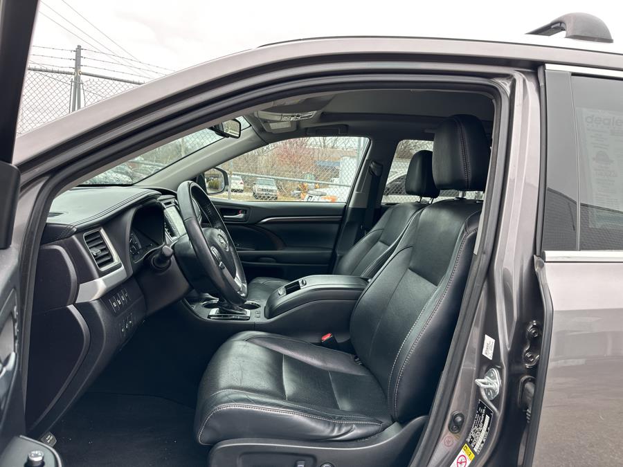 2016 Toyota Highlander FWD 4dr V6 Limited (Natl), available for sale in Milford, Connecticut | Dealertown Auto Wholesalers. Milford, Connecticut 2016 Toyota Highlander FWD 4dr V6 Limited (Natl), available for sale in Milford, Connecticut | Dealertown Auto Wholesalers. Milford, Connecticut