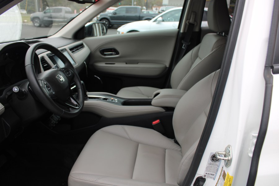 2016 Honda HR-V AWD 4dr CVT EX-L w/Navi, available for sale in Plantsville, Connecticut | Auto House of Luxury. Plantsville, Connecticut 2016 Honda HR-V AWD 4dr CVT EX-L w/Navi, available for sale in Plantsville, Connecticut | Auto House of Luxury. Plantsville, Connecticut