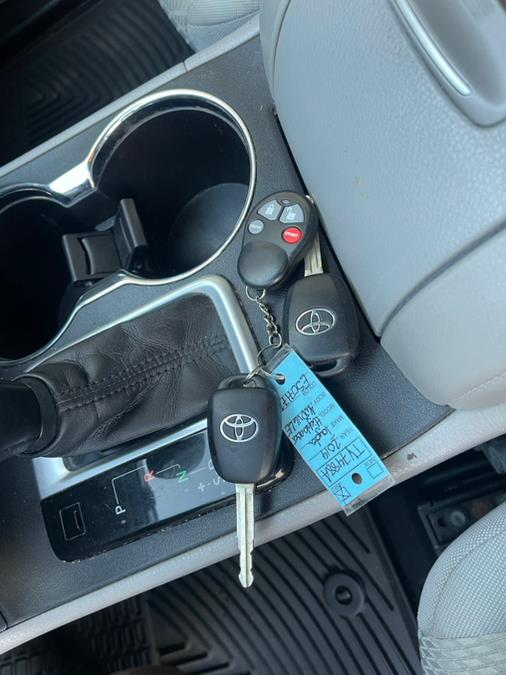 2014 Toyota Highlander AWD 4dr V6 LE Plus (Natl), available for sale in Brooklyn, New York | Brooklyn Auto Mall LLC. Brooklyn, New York 2014 Toyota Highlander AWD 4dr V6 LE Plus (Natl), available for sale in Brooklyn, New York | Brooklyn Auto Mall LLC. Brooklyn, New York