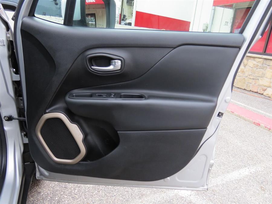 2016 Jeep Renegade Limited 4x4 4dr SUV, available for sale in Auburn, Maine | Lake City Exports Inc. Auburn, Maine 2016 Jeep Renegade Limited 4x4 4dr SUV, available for sale in Auburn, Maine | Lake City Exports Inc. Auburn, Maine