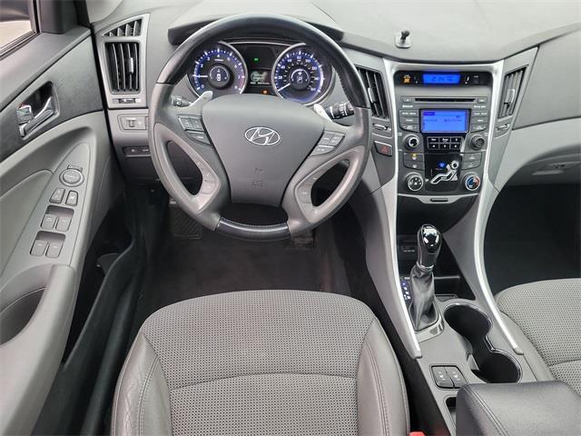 2013 Hyundai Sonata SE, available for sale in Stratford, Connecticut | Wiz Leasing Inc. Stratford, Connecticut 2013 Hyundai Sonata SE, available for sale in Stratford, Connecticut | Wiz Leasing Inc. Stratford, Connecticut