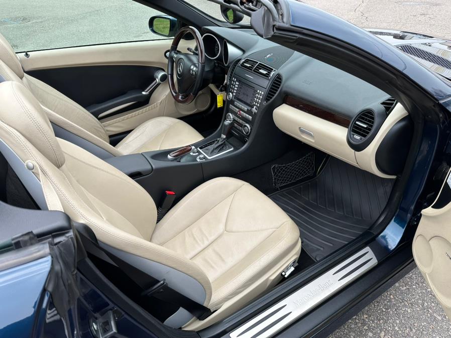 2006 Mercedes-Benz SLK-Class Roadster 3.5L, available for sale in South Windsor, Connecticut | Mike And Tony Auto Sales, Inc. South Windsor, Connecticut 2006 Mercedes-Benz SLK-Class Roadster 3.5L, available for sale in South Windsor, Connecticut | Mike And Tony Auto Sales, Inc. South Windsor, Connecticut