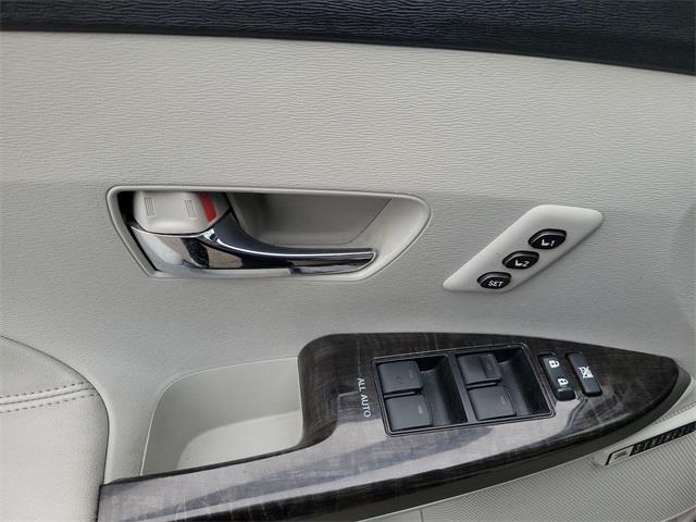 2015 Toyota Venza XLE, available for sale in Avon, Connecticut | Sullivan Automotive Group. Avon, Connecticut 2015 Toyota Venza XLE, available for sale in Avon, Connecticut | Sullivan Automotive Group. Avon, Connecticut