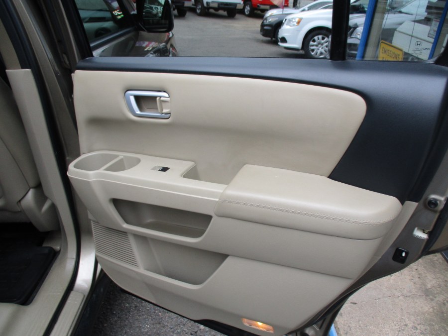 2011 Honda Pilot 4WD 4dr EX-L, available for sale in Meriden, Connecticut | Cos Central Auto. Meriden, Connecticut 2011 Honda Pilot 4WD 4dr EX-L, available for sale in Meriden, Connecticut | Cos Central Auto. Meriden, Connecticut