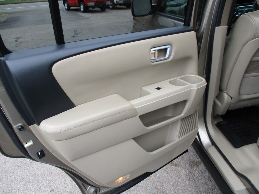 2011 Honda Pilot 4WD 4dr EX-L, available for sale in Meriden, Connecticut | Cos Central Auto. Meriden, Connecticut 2011 Honda Pilot 4WD 4dr EX-L, available for sale in Meriden, Connecticut | Cos Central Auto. Meriden, Connecticut